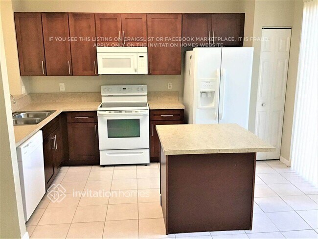 Foto del edificio - 4000 NW 91st Terrace