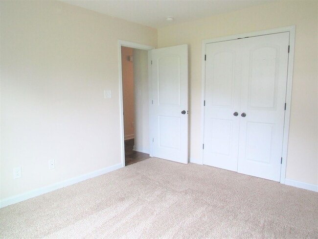 Building Photo - 136 Laredo Dr