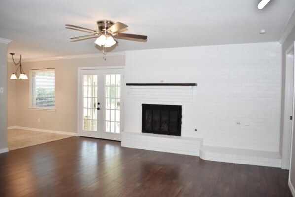 Building Photo - 600 Colleyville Terrace