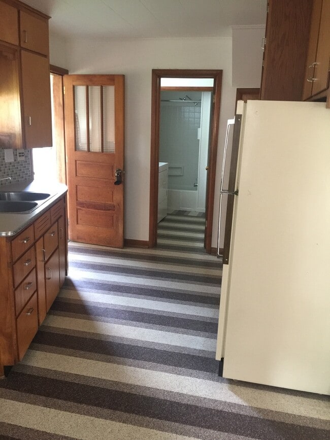 Building Photo - 303 Duplex
