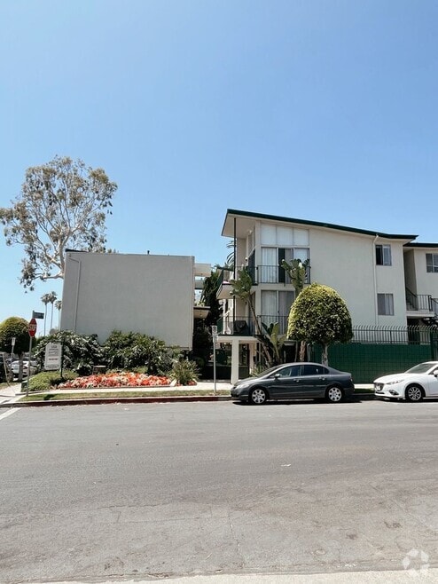 Building Photo - 1353 S. Carmelina Ave (UDA08)