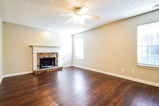 Building Photo - 3819 Bay Cove Tr SE