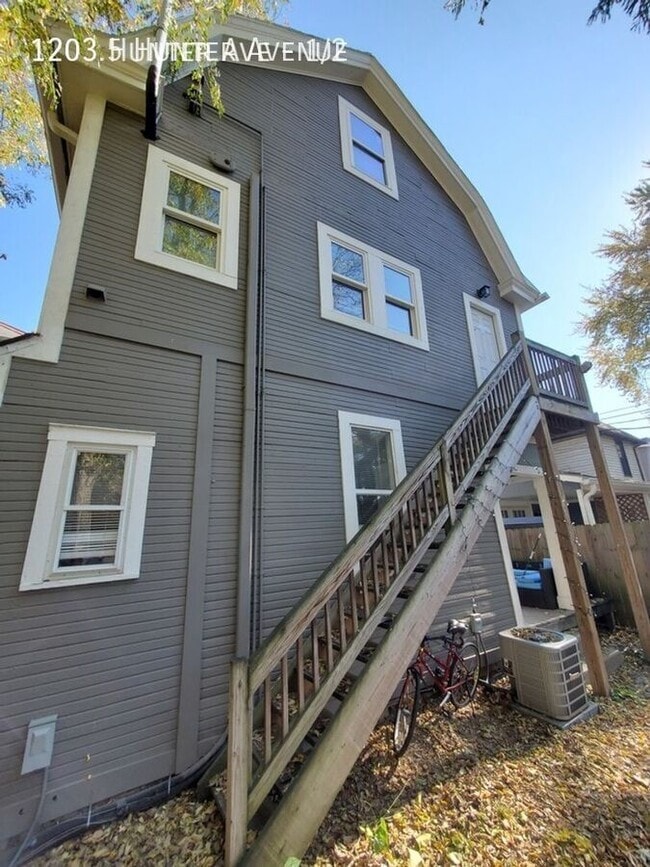 Foto del edificio - 1203.5 Hunter Ave