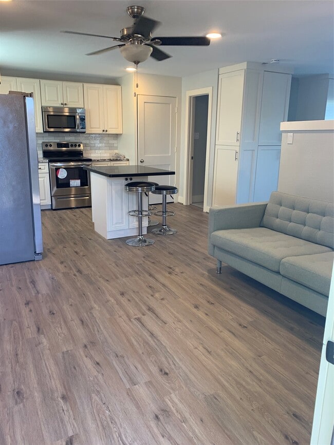 Building Photo - 1210 Avenue M