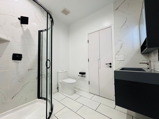 Building Photo - *Re Rental available 9/1/26* 1 Bedroom 1 Bath Apartment  **Newly Renovated Summer 2023**
