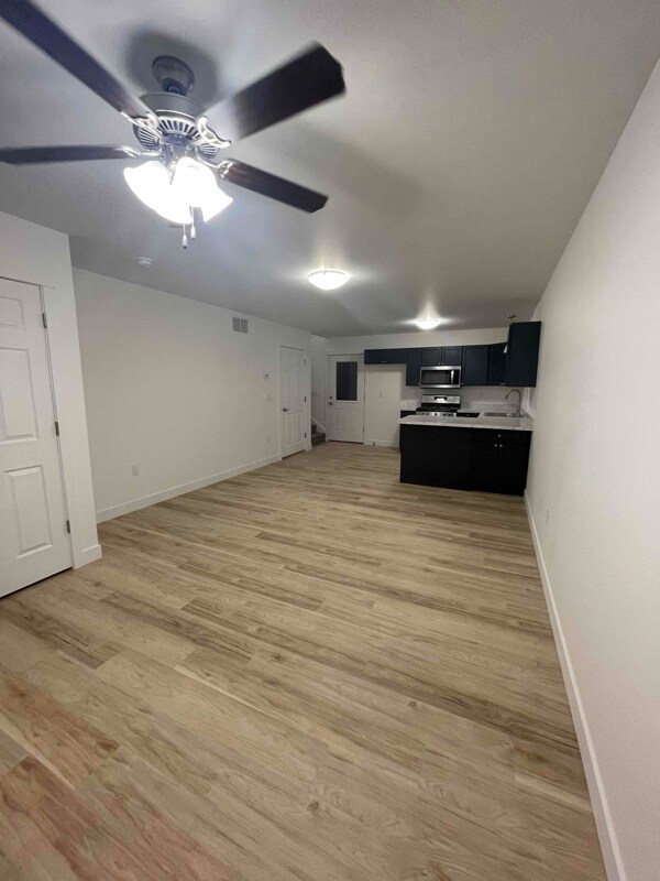 Building Photo - 1363 W Spruce Ave
