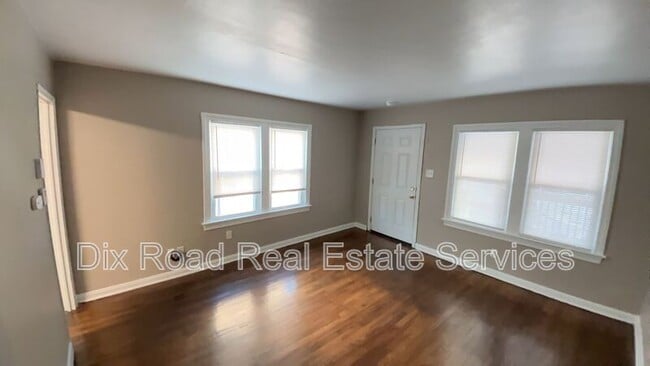 Photo - 233 Niagara Ave House