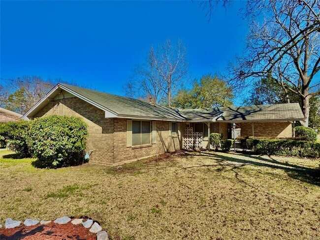 Building Photo - 761 Forestdale Dr