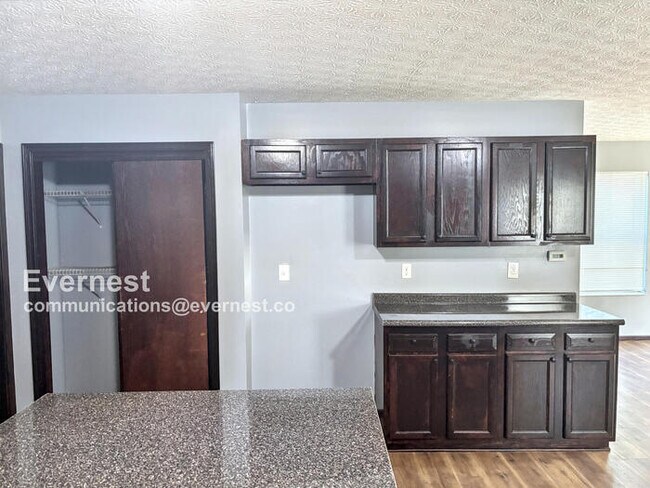 Foto del edificio - 137 N Guilford Ave