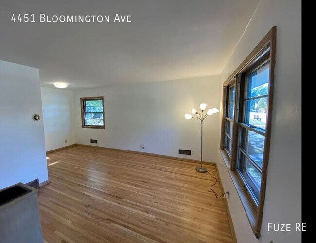 Foto del edificio - 4451 Bloomington Ave