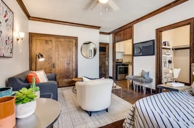 Foto del edificio - 1367 E 53rd St