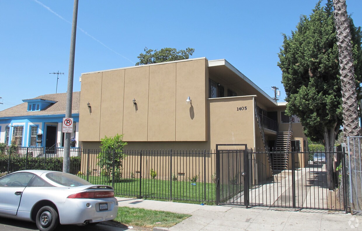 Building Photo - 1405 S Catalina St
