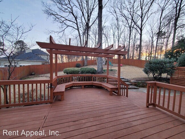 Foto del edificio - 4 br, 2.5 bath House - 2675 Shadow Pine Dr