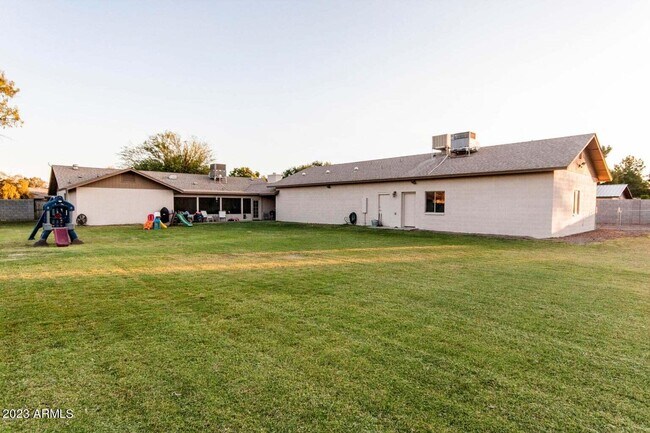 Building Photo - 2266 E Willis Rd