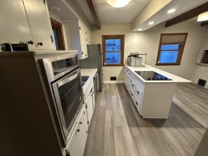 Foto principal - "Charming 4-Bed Retreat in Edina: Spacious 2142 Sq Ft with Hardwood Elegance & Cozy Fireplaces!"