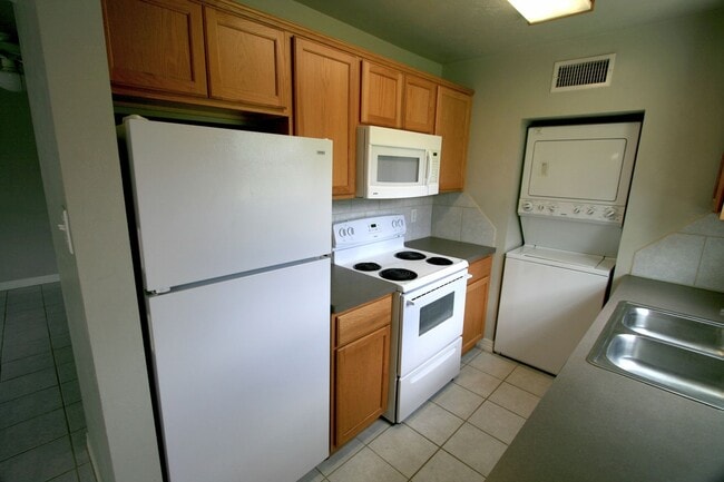 Building Photo - 4402 Boyett St