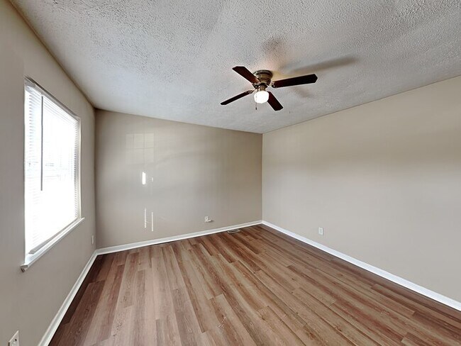 Building Photo - ADORABLE 3 bed 2 bath ranch home!