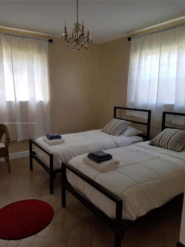 Foto del edificio - 620 NE 170th St