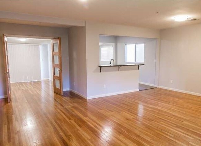Building Photo - The Oak Terrace