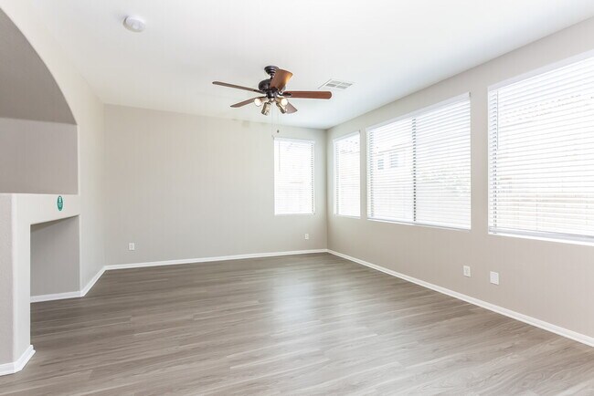 Foto del edificio - 1945 Barrel Oak Ave