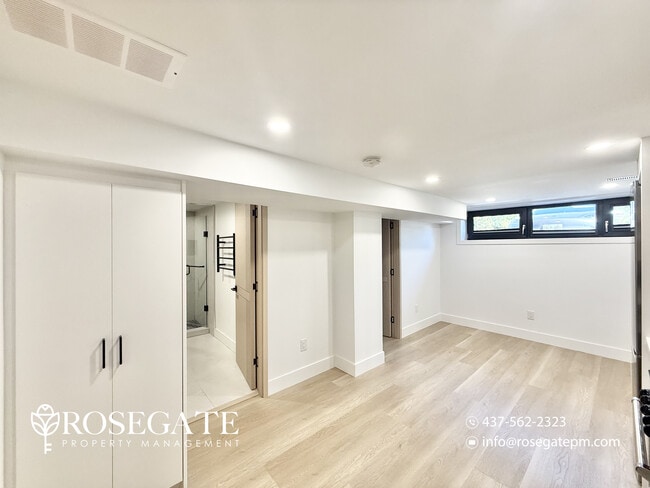 Photo du bâtiment - Cozy 1-Bedroom Basement Apartment with Hea...