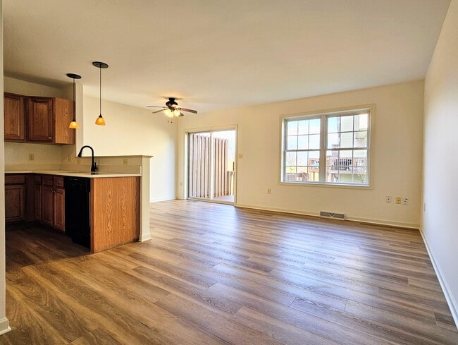 Foto del edificio - 107 Acorn Ln