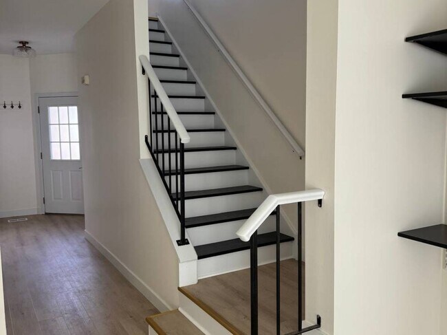 Foto del edificio - 295 Hunterdon Ct