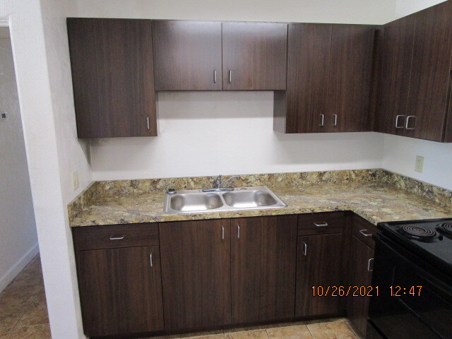 Foto del edificio - 946 Lewis Dr