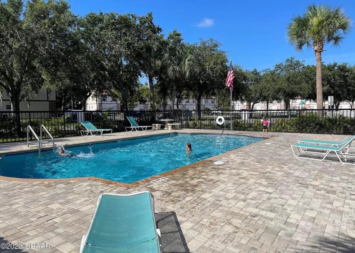 Building Photo - 402 Banana Cay Dr