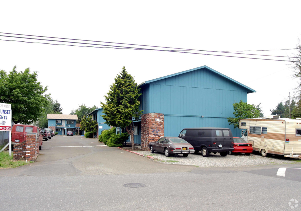 Building Photo - Division Sunset Apartments