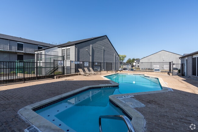 Swimming Pool - Chase Village Apartments