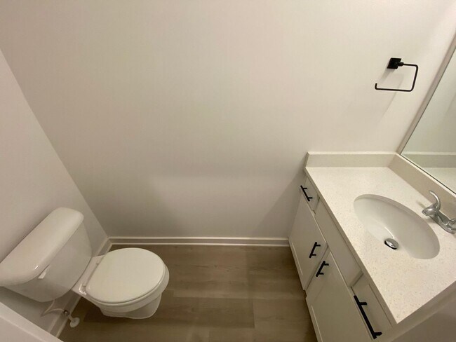 Foto del edificio - NEW CONSTRUCTION 5 BEDROOM PRE-LEASING FOR...
