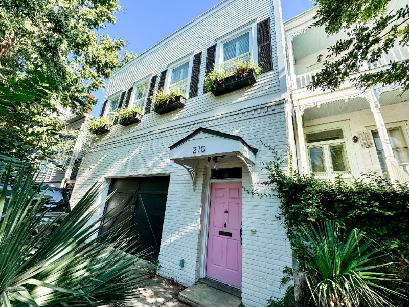 Primary Photo - 210 E Waldburg St