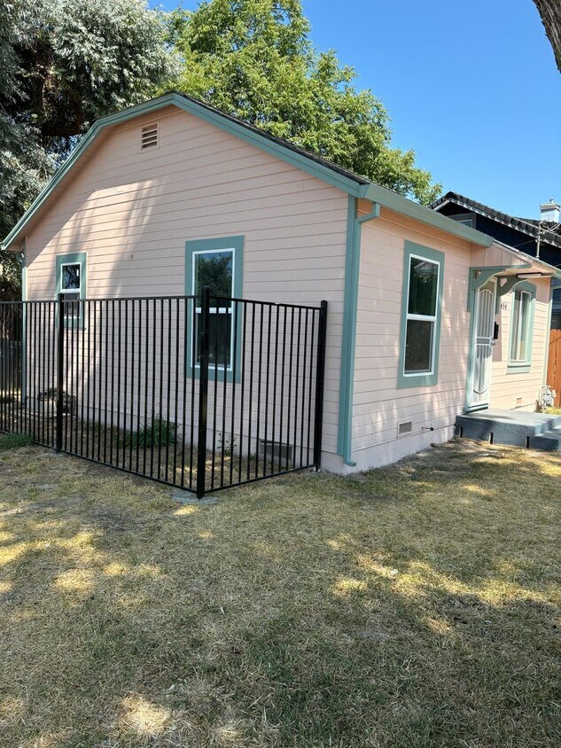 Foto principal - 1 B/R 1 B/A Charming House in Yuba City AV...