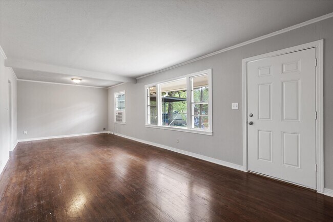 Building Photo - 5217 Deavers Ln