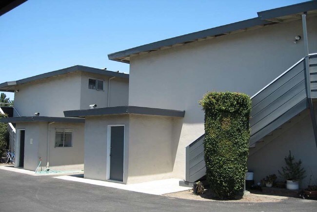 Building Photo - 387 Clifton Ave