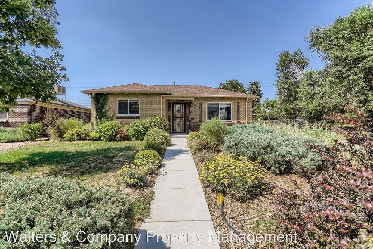 Foto principal - 4 br, 2 bath House - 3425 E. 31st. Ave.