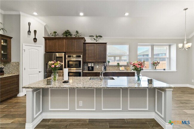 Foto del edificio - 8402 Ridge Crest Dr