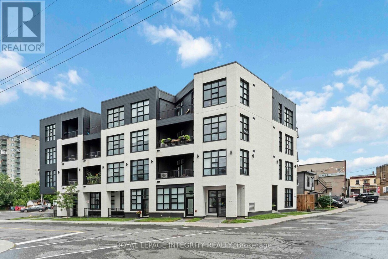 Primary Photo - 101-101 Pinhey St