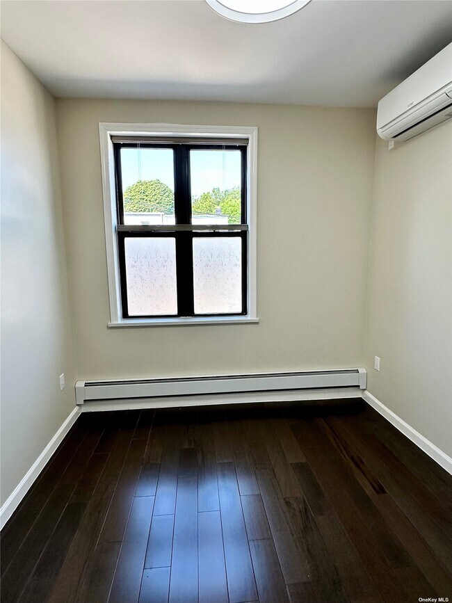 Foto del edificio - 57-44 64th St