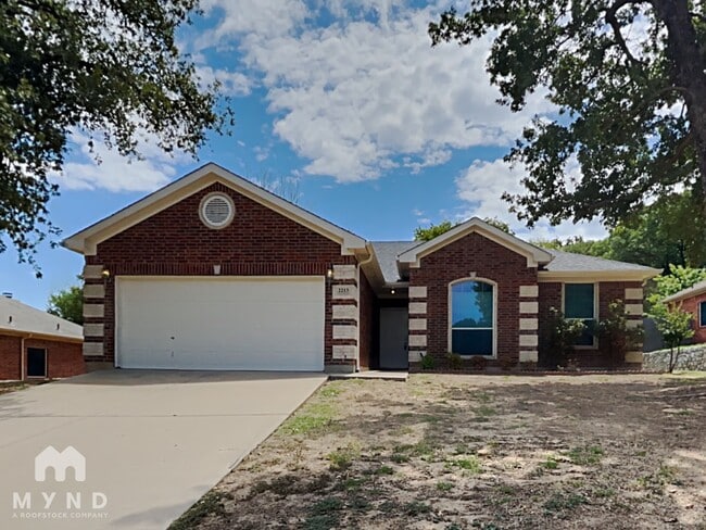 Building Photo - 2213 Creek Side Dr