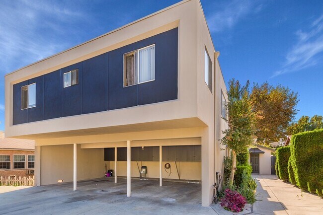 Building Photo - Nice 1 bedroom + Office Bungalow in Burbank