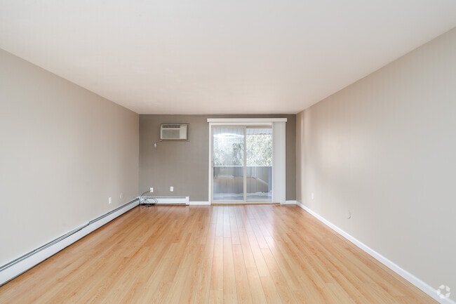 2BR, 1BA - 900SF - Living Room - Belmont