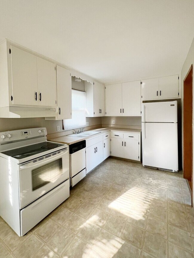 Foto del edificio - COMING SOON: Beautifully Updated Home in t...