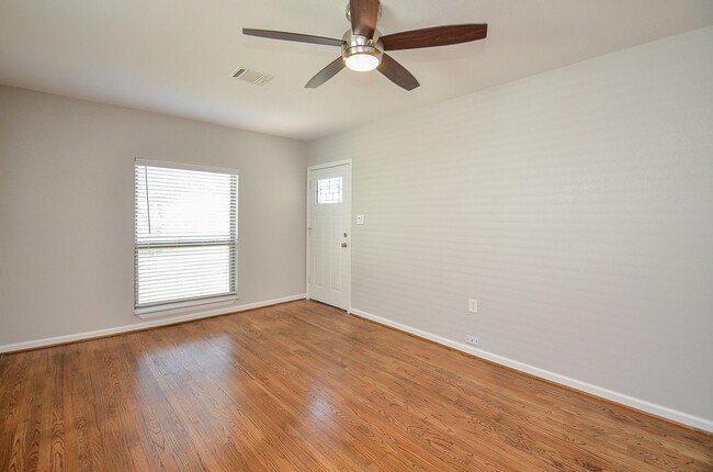Foto del edificio - 8153 Lenore St