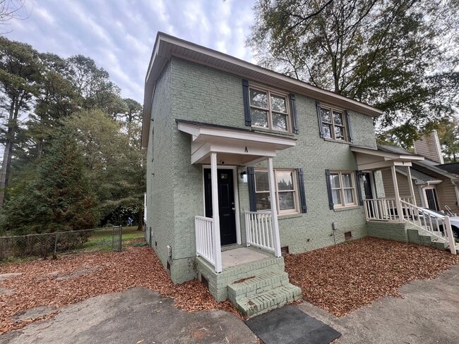 Building Photo - Newly Remodeled 2BD, 1.5BA Raleigh Townhome with a Fenced Backyard in a Prime Location