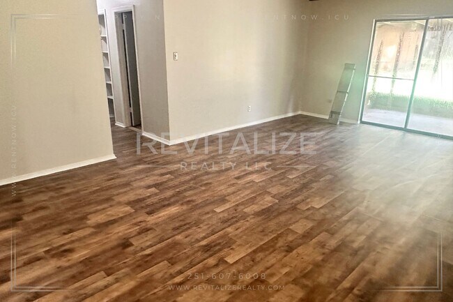 Building Photo - **$0 Deposit!** 3 Bedroom/2 Bath House in ...
