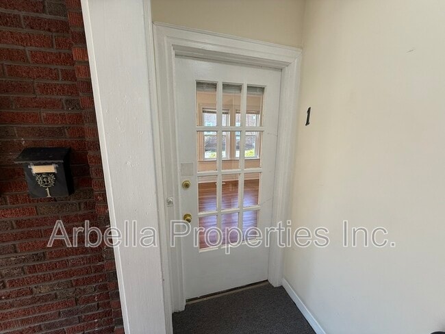 Building Photo - 707 E Unaka Ave