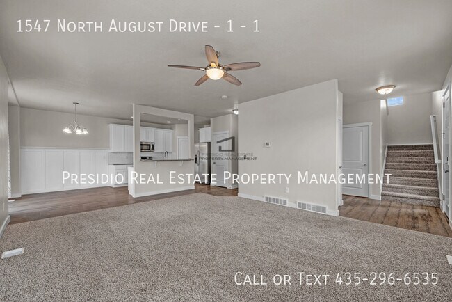 Building Photo - 1547 N August Dr