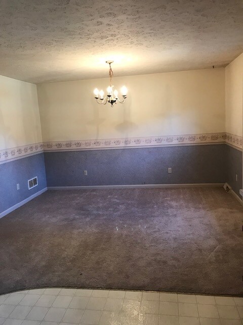 Comedor - 93 Nottingham Dr